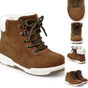 Boys Sherpa hiking boots in tan